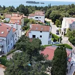 Ivona With Heated Pool In Rovinj