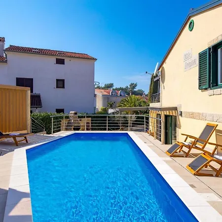 Ivona With Heated Pool In